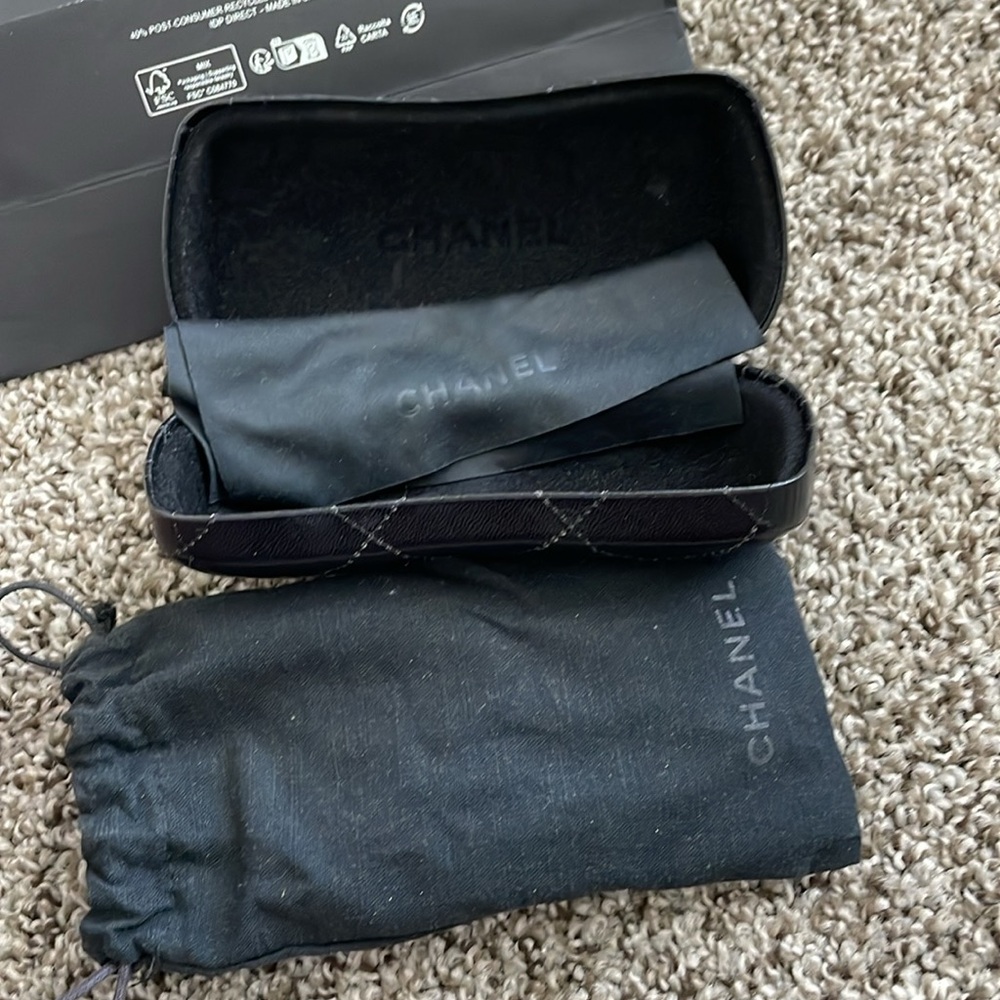 Chanel Pearl Logo Butterfly Sunglasses Black - Picture 4 of 15